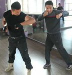 為什么多數(shù)保鏢要穿西裝？（保鏢穿西裝）